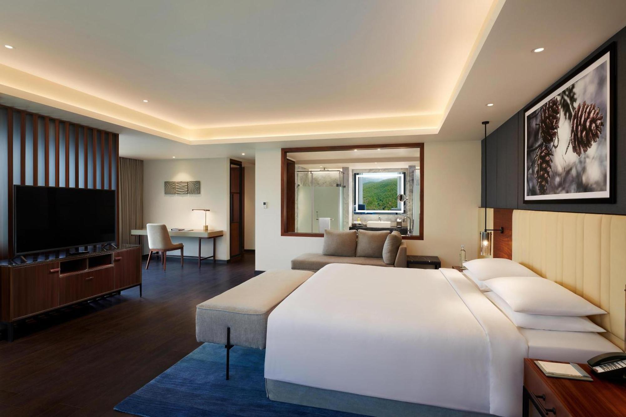 Grand Infinity Near Delhi Airport 4*